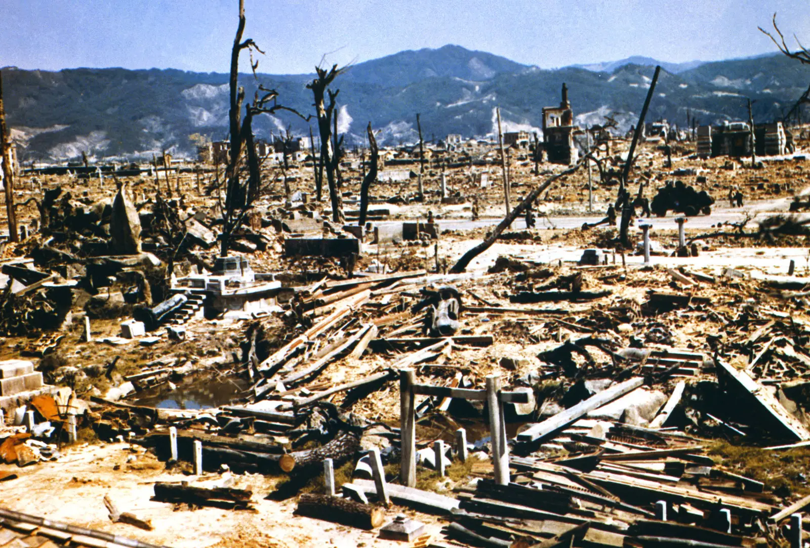The impact of nuclear weapons, Magazineup